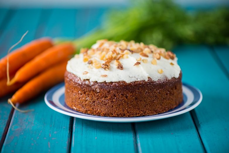 Pastel de zanahoria con salsa de queso