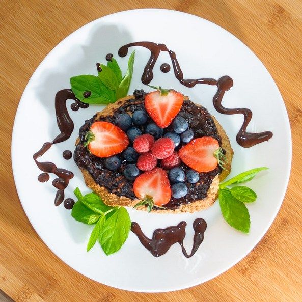 Mini oat-pizzas with fruit
