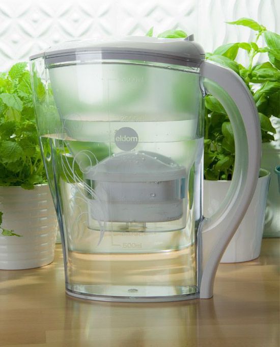 Czy warto kupować dzbanek filtrujący? Jak działają dzbanki do wody?