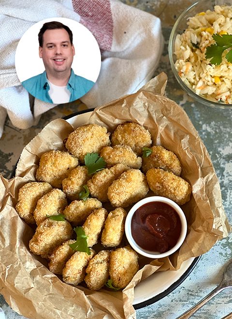 Nuggetsy z kurczaka z surówką coleslaw