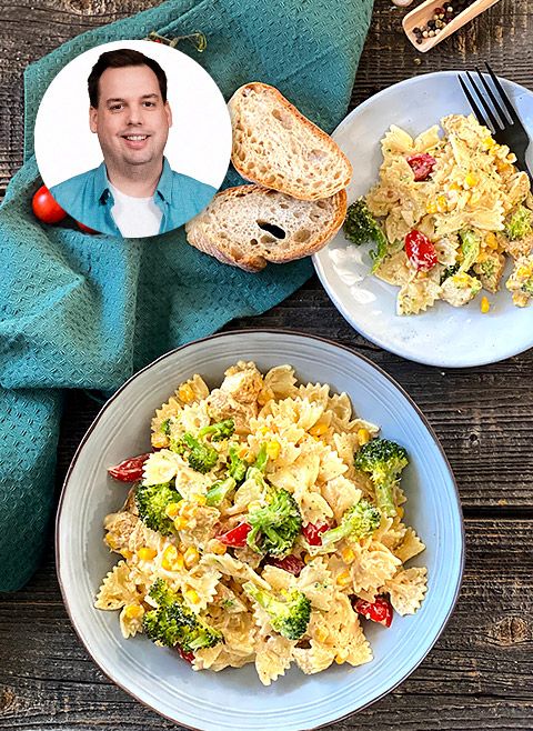 Sałatka majonezowa z piersią z kurczaka na parze