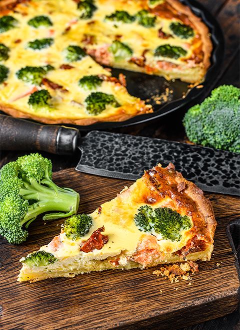 Quiche łososiowo-brokułowy
