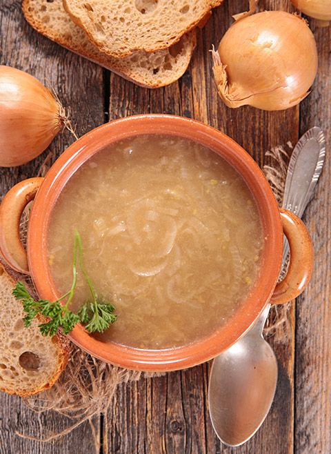 Zupa cebulowa z grzankami z serem