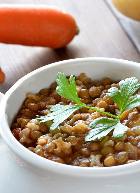 Wegański gulasz z soczewicy z ryżem