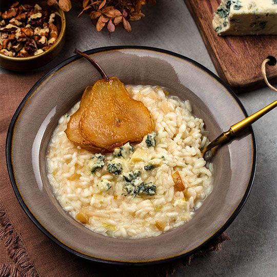 Risotto z gorgonzolą, gruszką i orzechami włoskimi