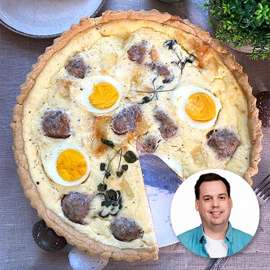 Tarta z białą kiełbasą i jajkiem