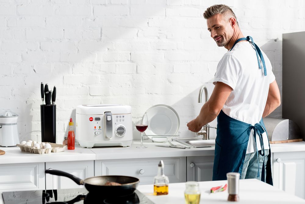 Karbowane, belgijskie czy łódeczki – poznaj najpopularniejsze rodzaje frytek.