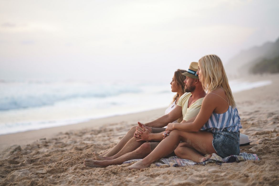 Niezbędnik plażowicza – co zabrać ze sobą na plażę?